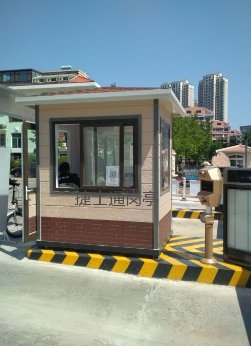 煙臺(tái)市，萊山區(qū)迎春大街綠色家園雕花板保安亭